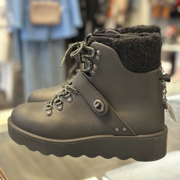 Coach Winter Boot Size 8b - Picture 2 of 6